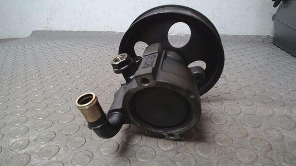 Foto: PUMPE SERVOLENKUNG/ SERVOPUMPE eines Opel Omega 2.0 16V Avantgarde