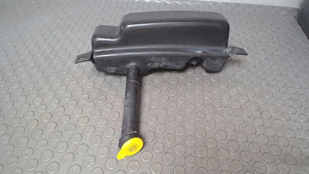 Foto: SCHEIBENWASCHBEHÄLTER ( OHNE SCHEINWERFERREINIGUNG ) eines Opel Omega 2.0 16V Avantgarde