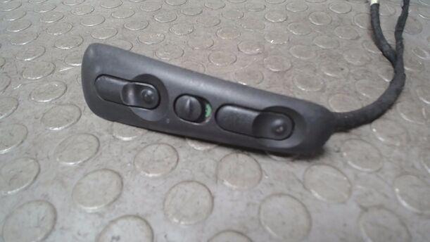 Foto: FENSTERHEBERSCHALTER LINKS eines Opel Omega 2.0 16V Avantgarde