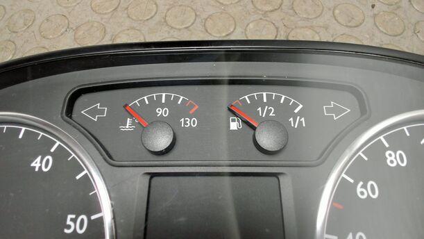 Foto: TACHOEINHEIT / KOMBIINSTRUMENT eines VW Polo 1.4 Avantgarde