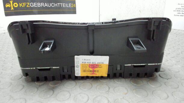 Foto: TACHOEINHEIT / KOMBIINSTRUMENT eines VW Polo 1.4 Avantgarde