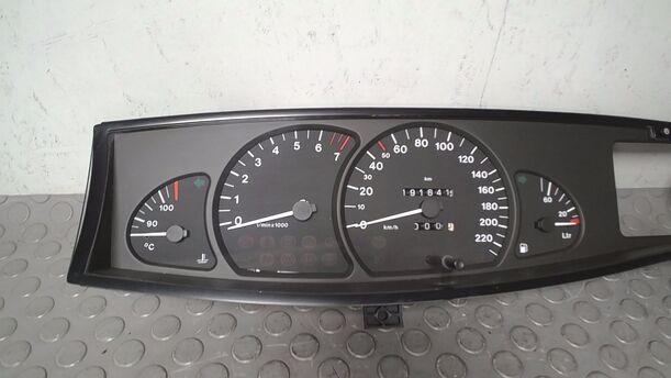 Foto: TACHOEINHEIT eines Opel Omega 2.0 16V Avantgarde