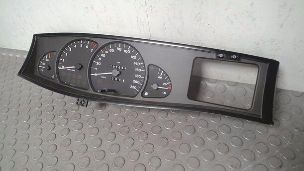 Foto: TACHOEINHEIT eines Opel Omega 2.0 16V Avantgarde
