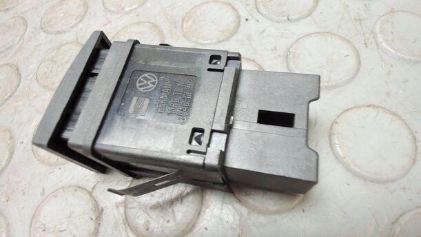 Foto: SCHALTER WARNBLINKER eines VW Polo 1.4 Avantgarde