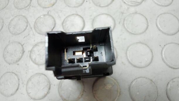 Foto: SCHALTER WARNBLINKER eines VW Polo 1.4 Avantgarde