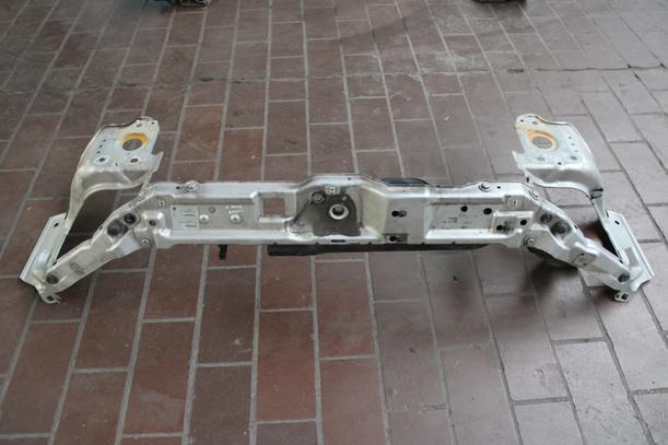 Foto: FRONTBLECH/ SCHLOSSTRÄGER eines Opel Corsa 1.2 16V Avantgarde