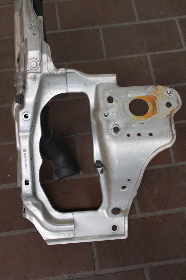 Foto: FRONTBLECH/ SCHLOSSTRÄGER eines Opel Corsa 1.2 16V Avantgarde