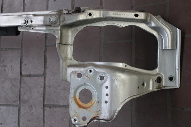 Foto: FRONTBLECH/ SCHLOSSTRÄGER eines Opel Corsa 1.2 16V Avantgarde