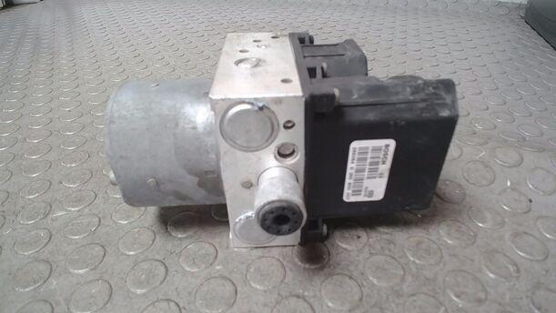 Foto: HAUPTBREMSAGGREGAT ABS eines Ford Mondeo 1.8 Turnier Avantgarde