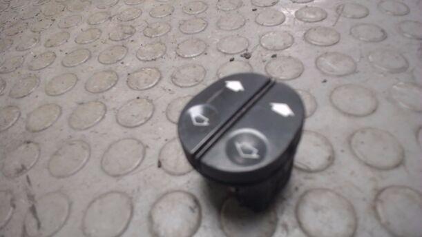 Foto: FENSTERHEBERSCHALTER eines Ford Fiesta Style
