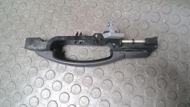 Foto: TÜRAUSSENGRIFF HINTEN LINKS eines Ford Mondeo 1.8 Turnier Style
