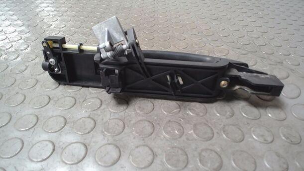 Foto: TÜRAUSSENGRIFF HINTEN LINKS eines Ford Mondeo 1.8 Turnier Style