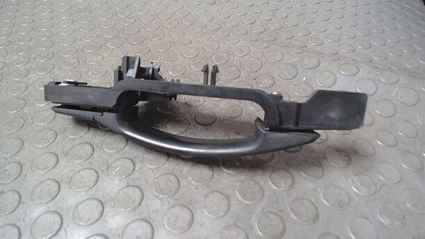 Foto: TÜRAUSSENGRIFF HINTEN LINKS eines Ford Mondeo 1.8 Turnier Style