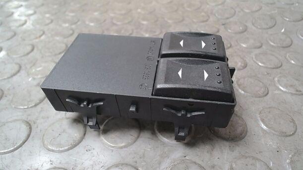 Foto: FENSTERHEBERSCHALTER eines Ford Mondeo 1.8 Turnier Style