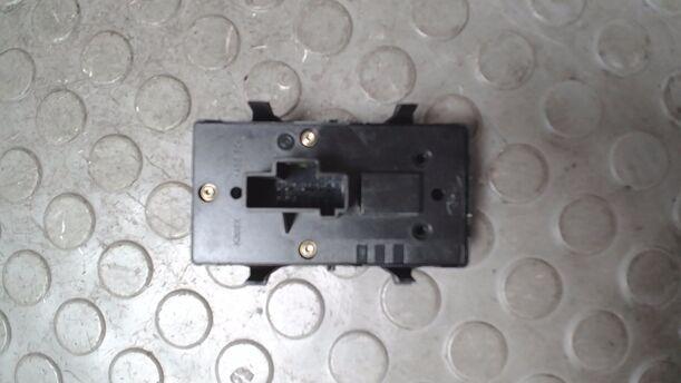 Foto: FENSTERHEBERSCHALTER eines Ford Mondeo 1.8 Turnier Style