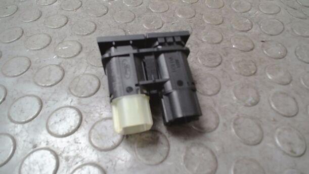 Foto: SCHALTER WARNBLINKANLAGE eines Ford Mondeo 1.8 Turnier Style