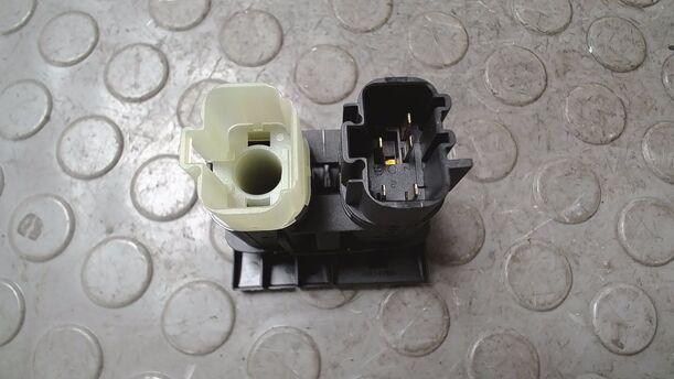 Foto: SCHALTER WARNBLINKANLAGE eines Ford Mondeo 1.8 Turnier Style