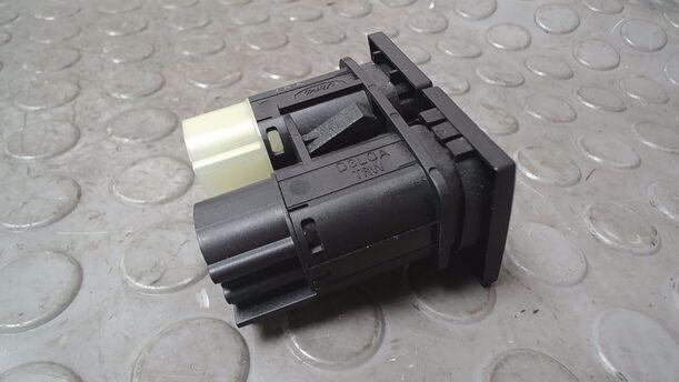 Foto: SCHALTER WARNBLINKANLAGE eines Ford Mondeo 1.8 Turnier Style