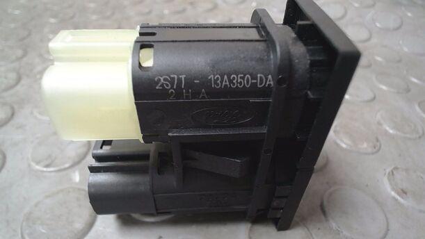 Foto: SCHALTER WARNBLINKANLAGE eines Ford Mondeo 1.8 Turnier Style