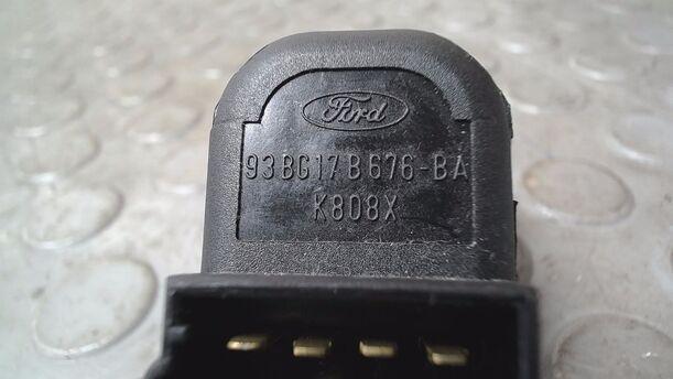 Foto: SCHALTER AUSSENSPIEGELVERSTELLUNG eines Ford Mondeo 1.8 Turnier Style