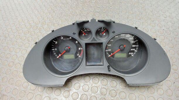 Foto: TACHOEINHEIT / KOMBIINSTRUMENT eines Seat Cordoba 1.4 16V Style