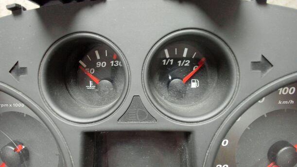 Foto: TACHOEINHEIT / KOMBIINSTRUMENT eines Seat Cordoba 1.4 16V Style