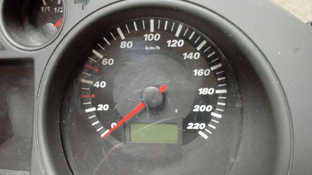 Foto: TACHOEINHEIT / KOMBIINSTRUMENT eines Seat Cordoba 1.4 16V Style