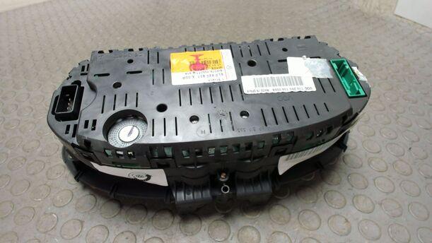 Foto: TACHOEINHEIT / KOMBIINSTRUMENT eines Seat Cordoba 1.4 16V Style