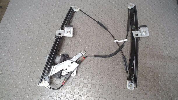 Foto: FENSTERHEBER ELEKTRISCH VORN LINKS eines Ford Mondeo 1.8 Turnier Style