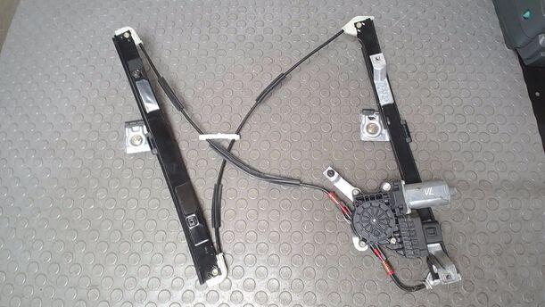 Foto: FENSTERHEBER ELEKTRISCH VORN LINKS eines Ford Mondeo 1.8 Turnier Style