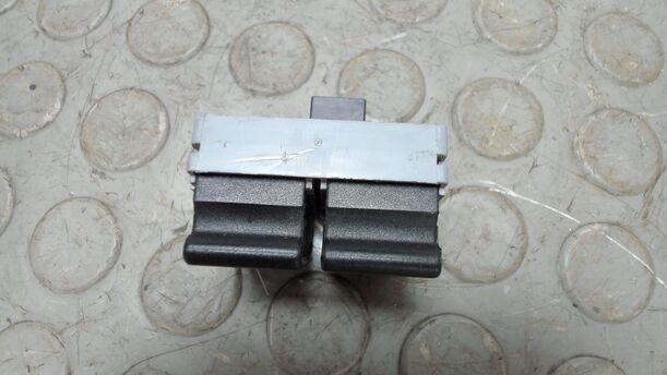 Foto: FENSTERHEBERSCHALTER VORNE LINKS eines Seat Cordoba 1.4 16V Style