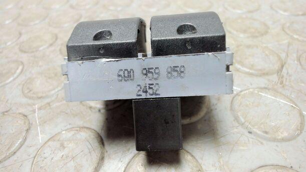Foto: FENSTERHEBERSCHALTER VORNE LINKS eines Seat Cordoba 1.4 16V Style