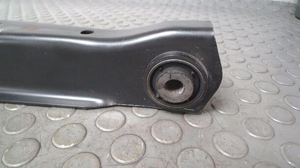 Foto: ZUGSTREBE/ QUERSTREBE eines Ford Mondeo 1.8 Turnier Style
