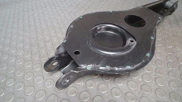 Foto: ZUGSTREBE/ QUERSTREBE eines Ford Mondeo 1.8 Turnier Style