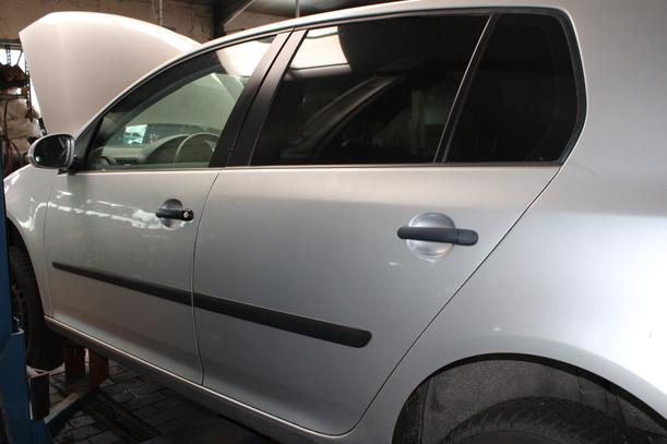Foto: TÜR HINTEN LINKS ( LIMOUSINE ) eines VW Golf 1.9 TDI Style