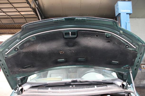 Foto: MOTORHAUBE ( AB 2000 ) eines VW Sharan 1.8 5V Turbo Style