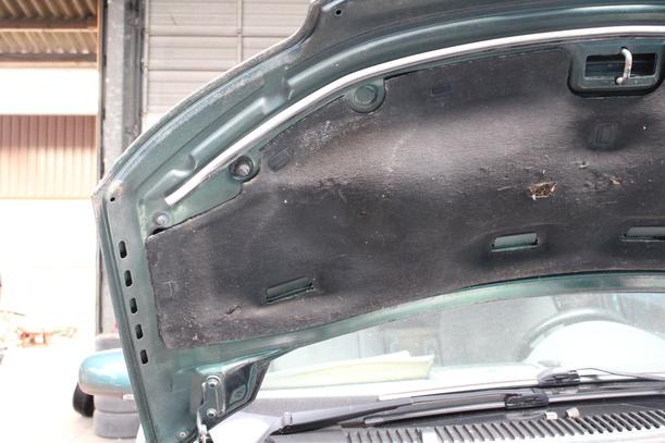 Foto: MOTORHAUBE ( AB 2000 ) eines VW Sharan 1.8 5V Turbo Style