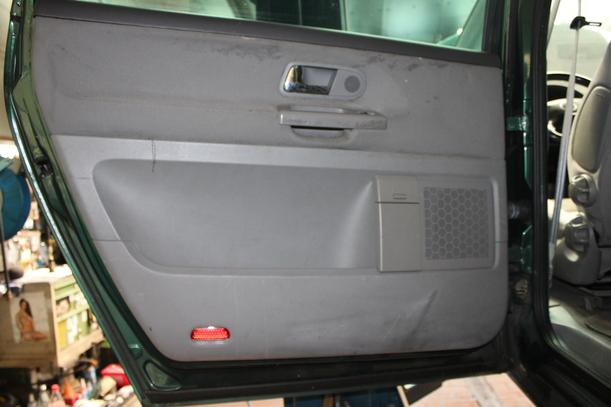 Foto: TÜR HINTEN LINKS ( AB 2000 ) eines VW Sharan 1.8 5V Turbo Style