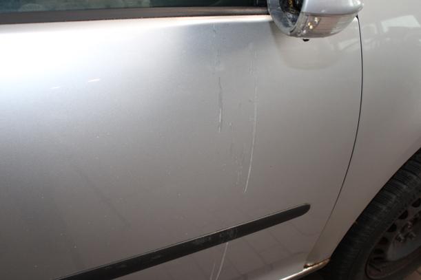 Foto: TÜR VORNE RECHTS ( 4/5 TÜRER ) eines VW Golf 1.9 TDI Style