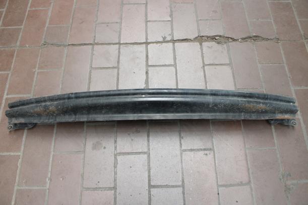 Foto: VERSTÄRKUNG HINTEN eines VW Golf 1.9 TDI Style