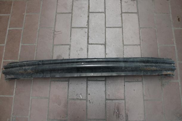 Foto: VERSTÄRKUNG HINTEN eines VW Golf 1.9 TDI Style