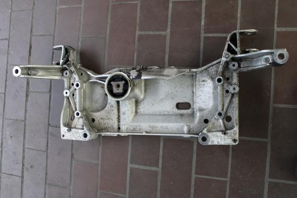 Foto: VORDERACHSTRÄGER eines VW Golf 1.9 TDI Style