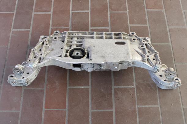Foto: VORDERACHSTRÄGER eines VW Golf 1.9 TDI Style
