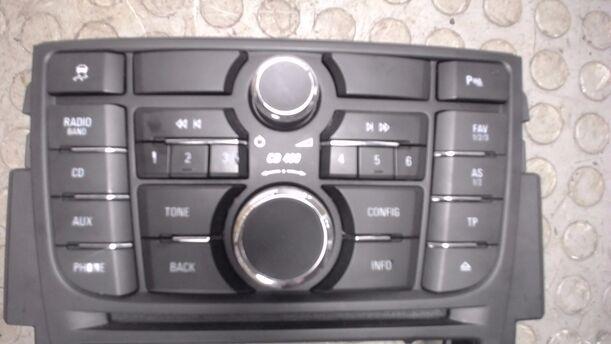 Foto: RADIOBEDIENUNG eines Opel Astra 2.0 CDTI DPF Style
