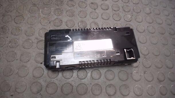 Foto: ANZEIGEGERÄT / INFODISPLAY eines Opel Astra 2.0 CDTI DPF Style