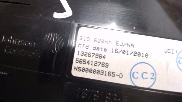Foto: ANZEIGEGERÄT / INFODISPLAY eines Opel Astra 2.0 CDTI DPF Style