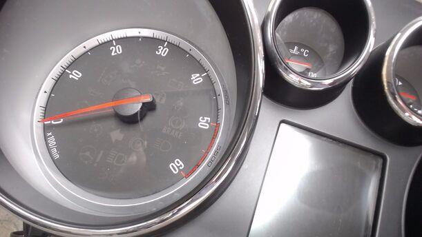 Foto: TACHOEINHEIT (ENTHEIRATET) eines Opel Astra 2.0 CDTI DPF Style