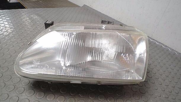 Foto: SCHEINWERFER LINKS eines Renault Megane Scenic 1.6e Style