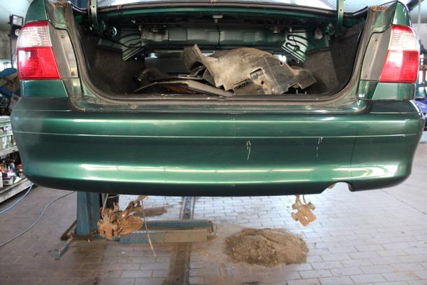 Foto: STOSSFÄNGER / STOSSSTANGE HINTEN eines Mazda 626 2.0 Style