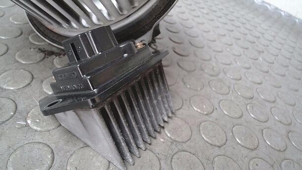 Foto: HEIZUNGSGEBLÄSE MIT WIDERSTAND eines Mazda 626 2.0 Style